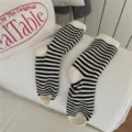 Klassieke zwart-witte gestreepte dameskousen, zacht katoen voor comfortabele herfst. - Eén maat / Beige
