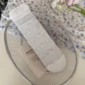Koreaanse stijl wit-grijze moerbeizijde lichte compressie volants sokken voor dames - Eén maat / Geruite bloemknop-opening