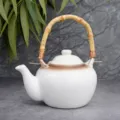 Théière en céramique vintage style japonais avec poignée en bambou et émail moucheté. - Théières de style japonais / Or Sésame