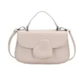 Modische beige PU-Leder Umhängetasche mit Henkel und niedlichem Herz-Aufnäher für Damen. - Weiß