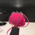 Rosa Krokodil-Muster Bügel-Kette Umhängetasche, stilvolle Retro-Damentasche für Alltag. - Fuchsia