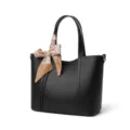 Borsa tote in vera pelle nera da donna, elegante borsa a mano con foulard decorativo stampato. - Nero