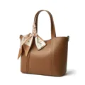 Borsa tote in vera pelle marrone da donna, elegante borsa a mano con sciarpa, borsa a tracolla chic. - Marrone