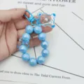 Détail de porte-clés perlé bleu, joli pendentif ours et nœud pour téléphone ou sac. - Ours Perlé / Bleu