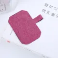 Primo piano del patch per cordino del telefono in tessuto, linguetta resistente per cover. - Rosso rosa