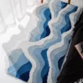Alfombra mullida abstracta de felpa con olas, felpudo azul y blanco para la decoracion. - 50*100 cm [flocado premium] / Montañas y mares azules