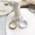 Anneaux porte-clés ressort oreilles de lapin métal quincaillerie or argent détail vue. - Couleurs mélangées