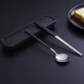 Set de couverts portable en acier inoxydable avec baguettes et cuillere dans etui. - Ensemble deux pièces / Noir