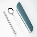 Ensemble de baguettes et cuillère en acier inoxydable portable avec étui pour voyage et étudiants. - Ensemble de Deux Pièces Cuillère et Baguettes Bleu