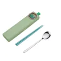 Tragbares Cartoon Frosch Besteck Set mit grüner Aufbewahrungsbox, Stäbchen und Edelstahl Löffel. - Grüner Frosch / Legierung Stäbchen + Löffel