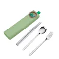Tragbares Besteckset aus Edelstahl mit Etui, süßes Frosch-Design, Löffel, Gabel, Stäbchen. - Grüner Frosch / Edelstahl Stäbchen + Löffel + Gabel