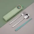 Tragbares Besteckset aus Edelstahl mit Aufbewahrungsbox, Gabel, Löffel und süßen Stäbchen. - Grüner Frosch / Legierung Stäbchen + Löffel + Gabel