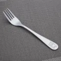Fourchette pour enfants en acier inoxydable, poignée ourson mignon, ustensile sûr pour bébé. - Fourchette de table pour enfant motif ours / Argent