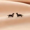 Bonitos pendientes de tuerca de perro salchicha de acero inoxidable, joyas de mujer. - Perro Salchicha Corazón Hueco (782) / Negro