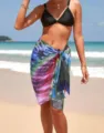 Strand-Sarong Detailansicht, weicher Chiffonstoff und buntes Batikmuster für den Sommer. - Einheitsgröße / Mehrfarbig