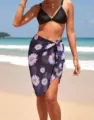 Sexy schwarzes Bikini-Oberteil und lila Gänseblümchen Chiffon Strandtuch für Damen. - Einheitsgröße / Gänseblümchen