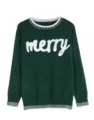 Dettaglio in primo piano del maglione verde in maglia con ricamo merry bianco e bordi a righe. - Verde