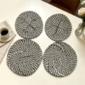 Set di 4 tovagliette rotonde intrecciate nere e bianche, sottopiatti isolanti per cucina. - 38 cm / Nero e Bianco Misto