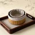 Vue détaillée du panier de rangement tissé en bambou fait main avec doublure, emboîtable. - Ensemble de 2 Rond / 21x10cm, 17x8cm