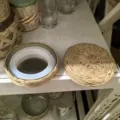Tapa de tarro de vidrio de paja tejida a mano portavelas vintage contenedor de almacenamiento - Tapones de botella