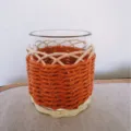 Vintage handgefertigte geflochtene Tassenhülle Hitzebeständige Stroh Schutzhülle für Zuhause - 9*10cm (Inklusive Glas) / Orange