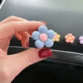 Süßer Blumen Auto Haken, hübscher Auto Lüftungsclip für Innendekoration und Aufhängung. - Duftversion - Mit einer Packung Duftplättchen (enthält 2 Stück) / Blaue Fünfblattblume - Lüftungsschlitz