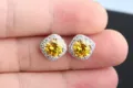Klassische quadratische gelbe Zirkonia Ohrstecker mit weißem Kristall Heiligenschein, schick. - Gelb
