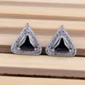 Orecchini a lobo geometrici triangolari in zirconia cubica per donne con elegante pietra nera. - Nero