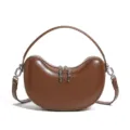 Borsa a tracolla mezza luna in pelle marrone da donna, elegante borsa dumpling con manico. - Marrone
