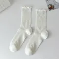 Calcetines de tubo medio acanalados blancos para mujer con puño de encaje con volantes moda - Talla única / Amarillo Leche