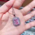 Silberne Halskette mit grossem rosa rechteckigen Zirkonia Anhanger und funkelndem Kristallhalo. - Anhänger Ohne Kette (Eisblume Rosa)