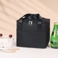 Zwarte geïsoleerde koeltas voor buitenpicknick, draagbare campingtas en dagelijkse lunch. - Zwart