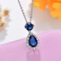 Elegante silberne Tropfen blau Zirkonia Anhänger Halskette mit rundem Stein für Damen. - Halskette / Blau