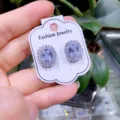 Elegantes pendientes de botón con circonita cúbica brillante y detalles de lujo. - Circonia Blanca con Pin de Plata