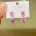 Elegante quadratische rosa Zirkon Ohrringe mit S925 Silber Nadel für Damen Alltag. - Rosa