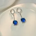 Kupfer eingelegte Zirkon Ohrhänger mit rundem blauen Edelstein, stilvoller Modeschmuck. - Königsblau Palladium Weiß