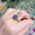 Süßer lila Zirkonia Hasenring mit funkelnden Steinen in schicker vergoldeter Optik. - Ring / Echt Vergoldet / Violett