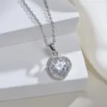 Silberne Zirkonia Pave Anhänger Halskette mit glitzernden Steinen für elegante Damenmode. - Nur Anhänger (Ohne Kette) / Weiß