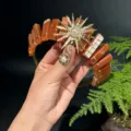 Diadema corona de cristal natural con piedra naranja y detalle colgante de diosa del sol para mujer. - Ágata Roja + Perla Artificial Dorada Diosa del Sol