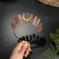 Natürlicher Kristall Kronen Haarreif mit goldenem Mond Accessoire elegante Damen Haardekoration - Erdbeerquarz Golddraht Goldmond