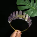 Couronne de cristaux avec pierres violettes et lune triple doree detail pour photo de femme. - Fil d'Or & Triple Lune / Améthyste