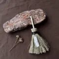 Mini scopa da strega Wicca da appendere con ciondolo di cristallo per decorazione auto - Scopa con quarzo rosa