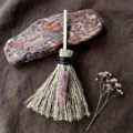 Wicca mini scopa da strega ciondolo auto con pilastro cristallo rosa decorazione vintage - Scopa + Quarzo Fragola