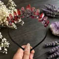 Diadema de tiara de cristal rojo gótico con dijes de luna accesorios para el cabello de mujer - Alambre Negro Triple Luna (Diadema Luna Negra) / Rojo AB