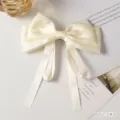 Cremeweisse Satin Schleife Haarspange mit Bander, elegante Federklammer fur Damen und Madchen. - Cremeweiß
