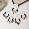2er Pack schwarze Haargummis mit braunen Holzperlen und Anhängern, elastisches Haarband. - Runder Stil / 2er Pack / Schwarz
