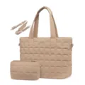 Vista dettagliata della borsa trapuntata con pochette e tracolla coordinate, colore beige. - Kaki