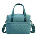 Detail view of the teal insulated lunch bag showing quilted bottom and sturdy shoulder strap. - 27 x 17 x 22CM / Malachite green
