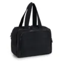 Gros plan de la trousse de toilette noire matelassée avec un tissu doux et une fermeture éclair. - Longueur 11.8 po x Largeur 7.3 po x Hauteur 8.73 po / Noir