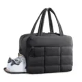 Vue détaillée du sac de voyage matelassé noir avec compartiment latéral pour chaussures - Noir